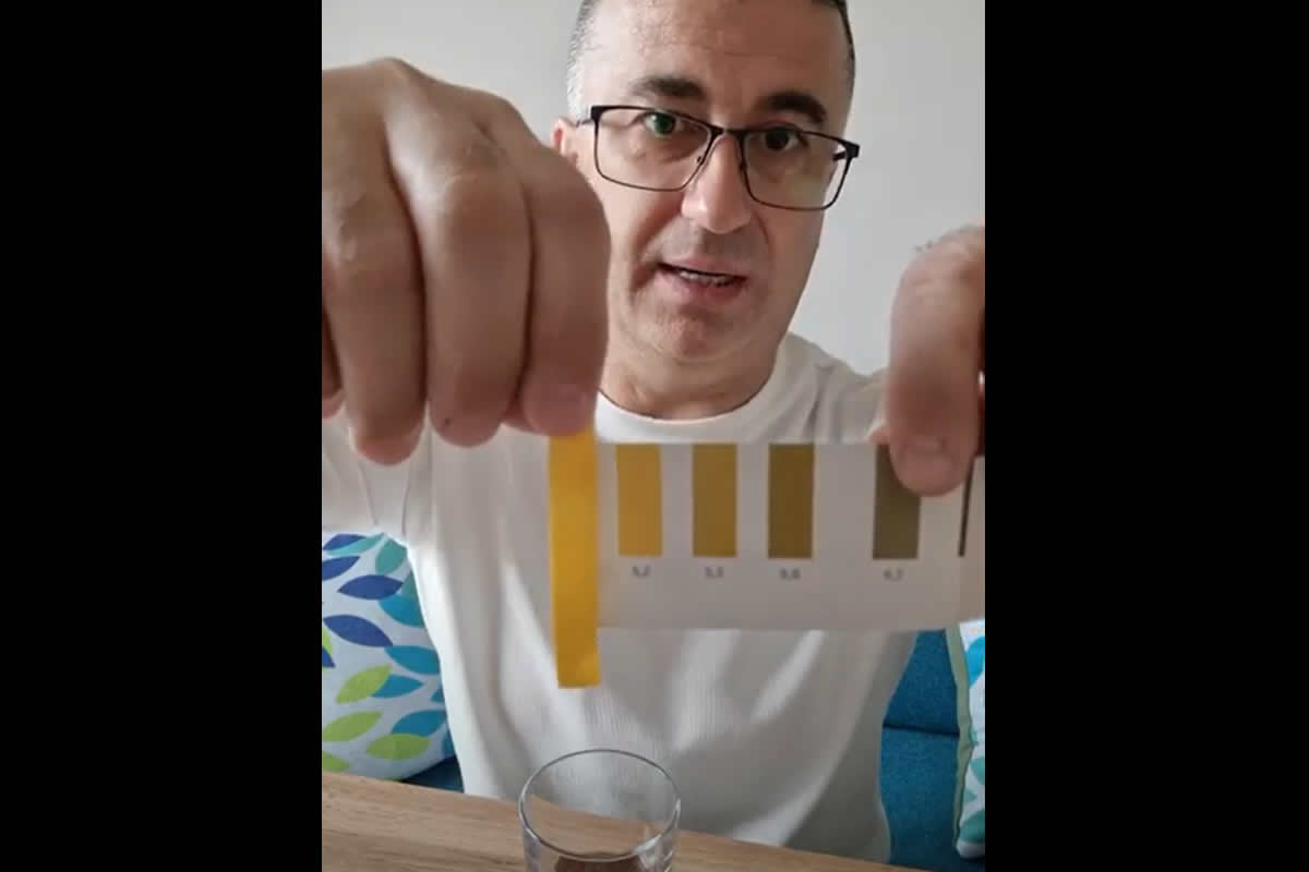 eksperiment-s-kiselinnosta-na-coca-cola